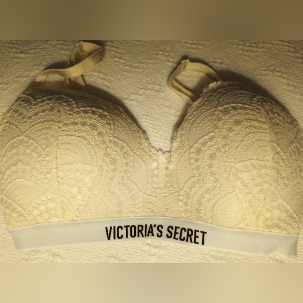 🫧🎇 Victoria's Secret Cream Lace Lined No Wire Bra